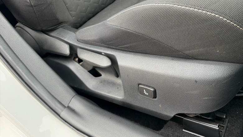 Toyota Corolla 1.8 VVT-i Hybrid Icon Tech 5dr CVT Hybrid Hatchback